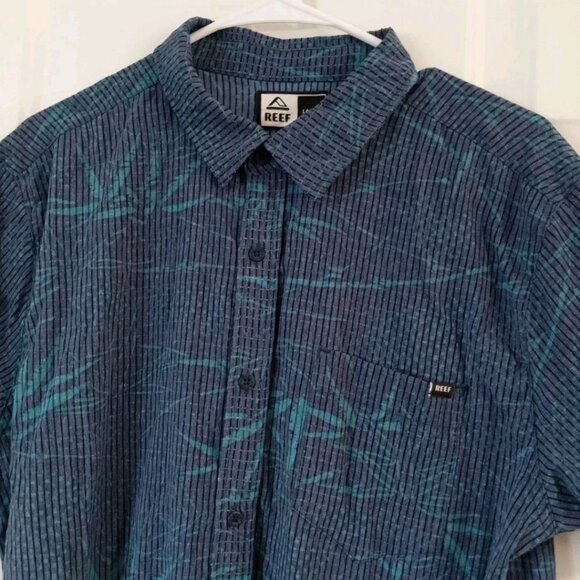 REEF Men's Large Blue Striped Floral Button Up Hawaiian Lightweight Shirt - Picture 2 of 7